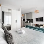 Wola Pawia Comfort By Bookinghost Apartamento Varsóvia